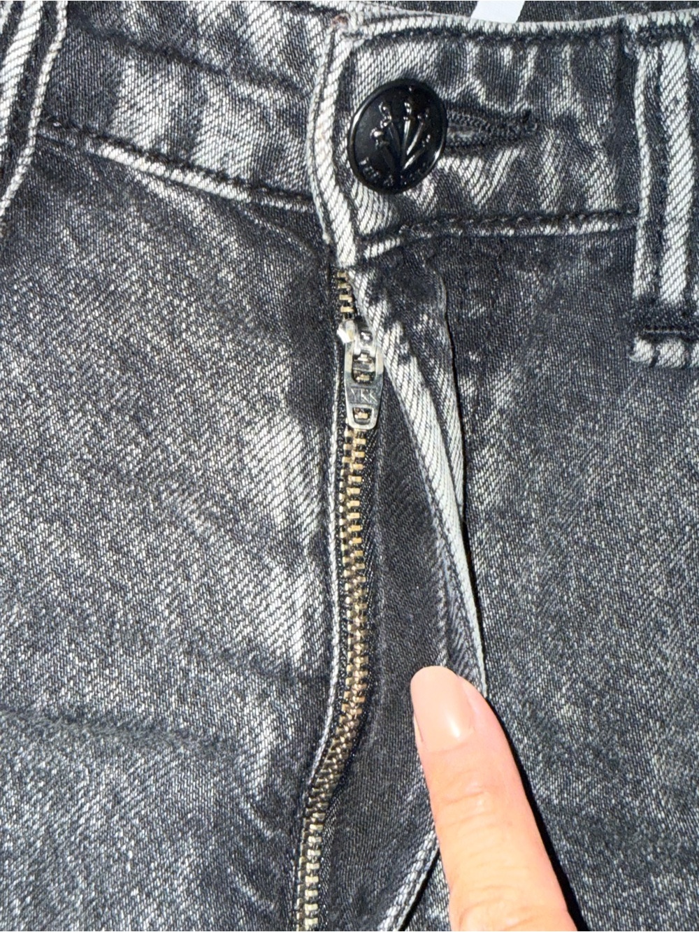 NWOT. Rag & Bone. Logan Mid-Rise Wide Leg Jean. Washed Black. Size 27. - Picture 9 of 14